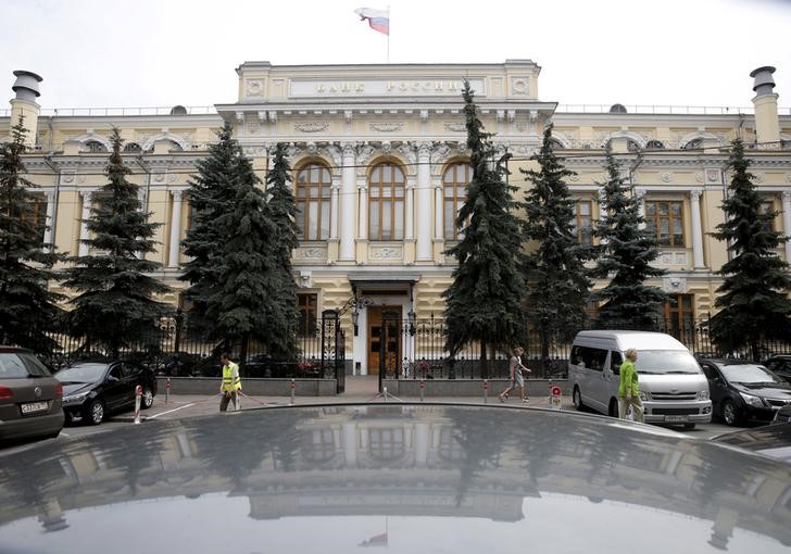 В октябре "физики" вновь забрали из банков рекордную сумму